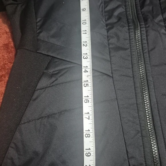 Smartwool Black Smartloft Womens Hybrid Vest. Small NWT - Picture 9 of 10